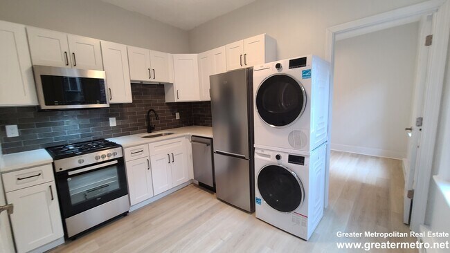 Building Photo - 9 Noyes Plz Unit 3