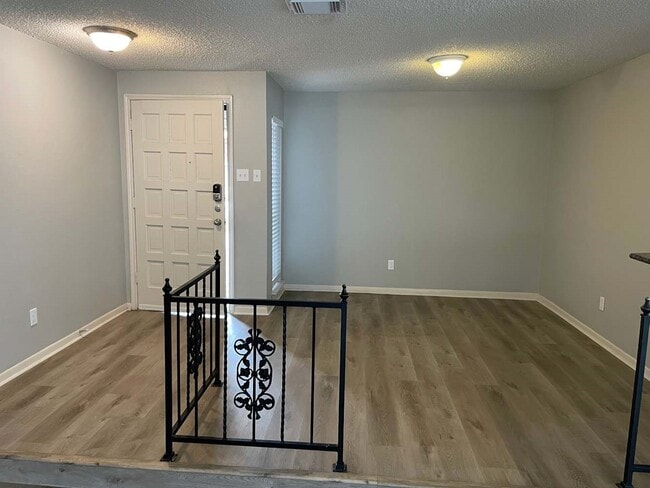 Photo - 2306 Cambridge Ct N