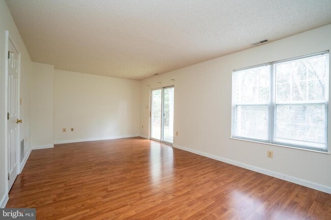 Photo - 21 Halstead Pl