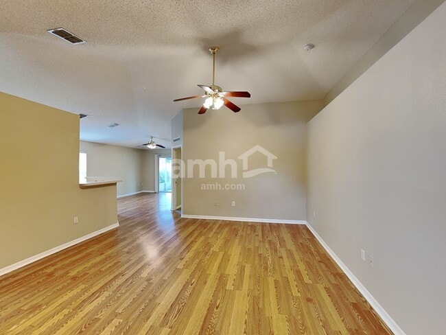 Photo - 7242 Oxfordshire Ave