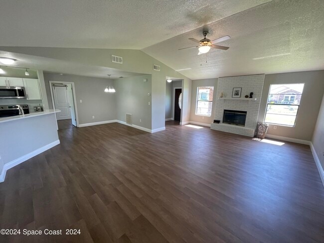 Photo - 1270 Gustrow Ave NW