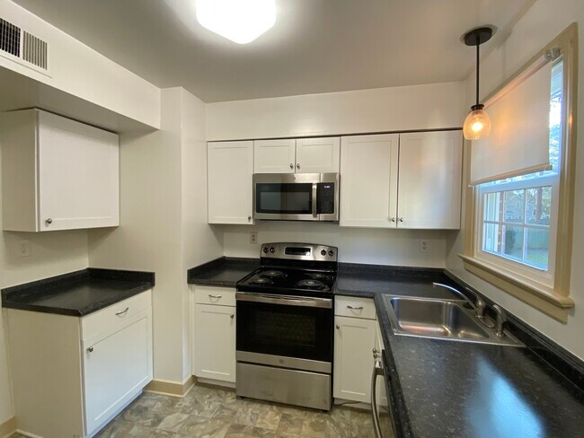 Photo - 3812 Hermitage Rd