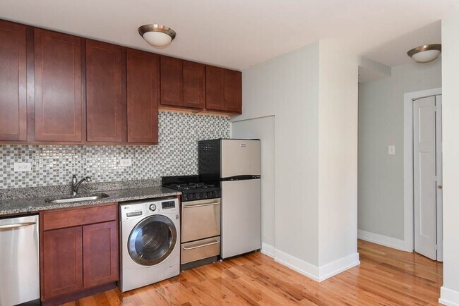 562 W Arlington Pl Unit 014