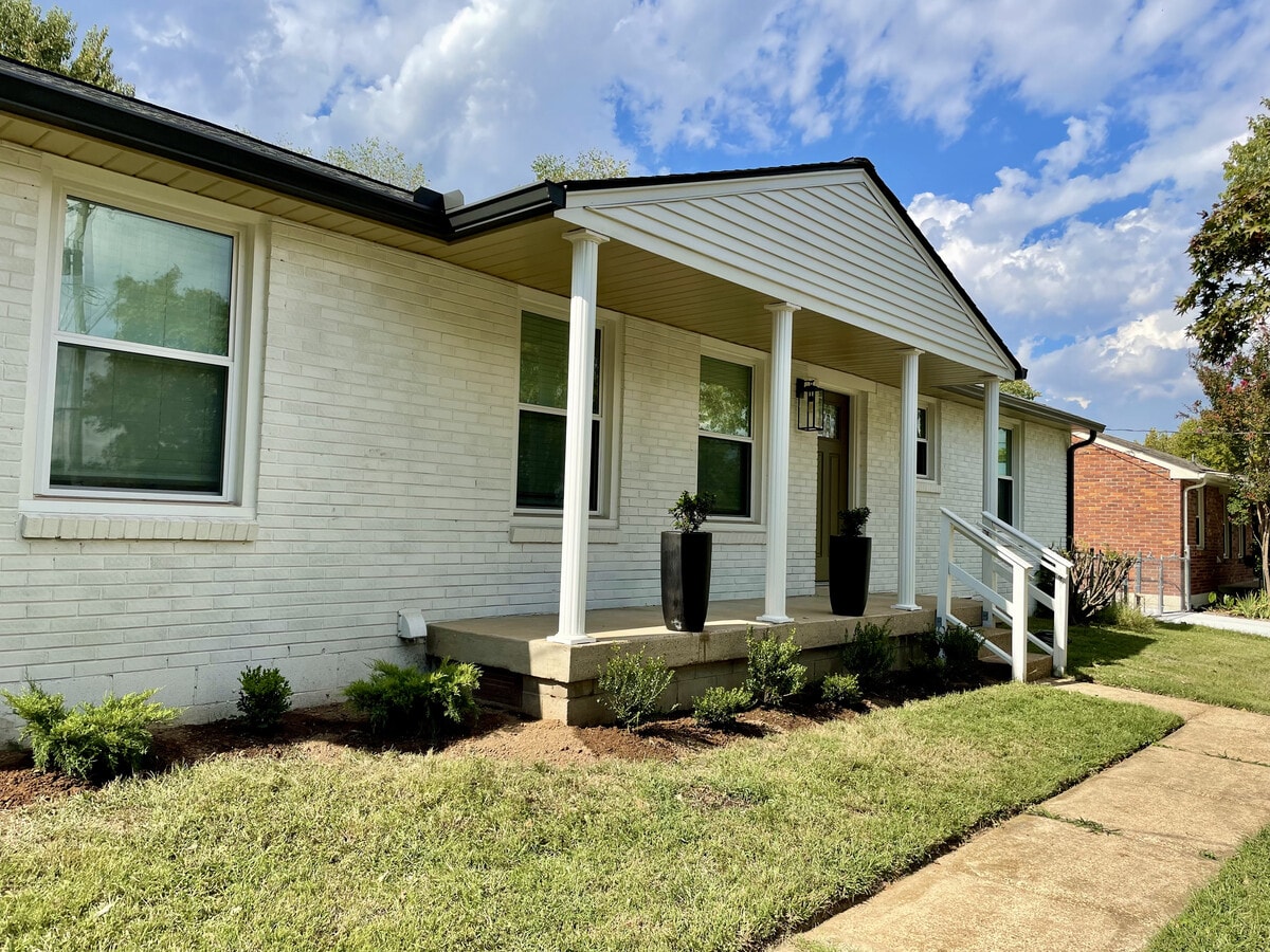 Photo - 830 Rose Park Dr