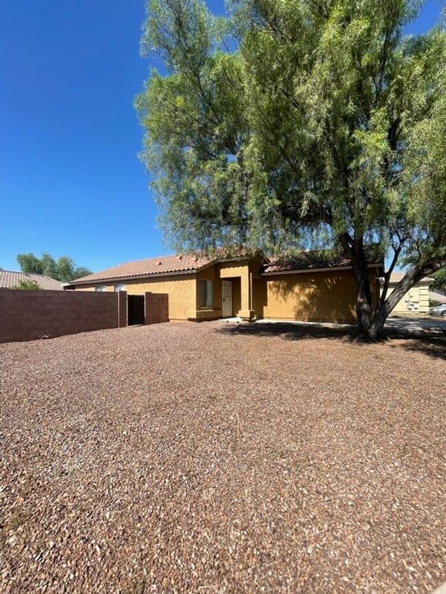 Photo - Beautiful 3 bedroom 2 bathroom!