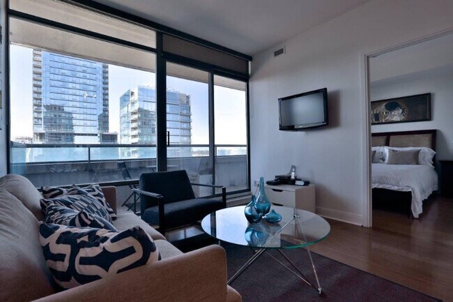 Photo - 18 Yorkville Ave Unit ID1022941P