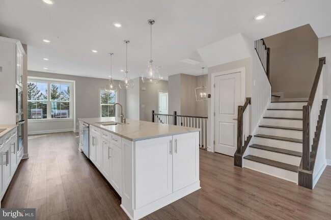 Photo - 43769 Metro Ter