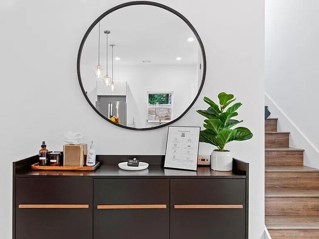 Photo - 2811 Woodbury St