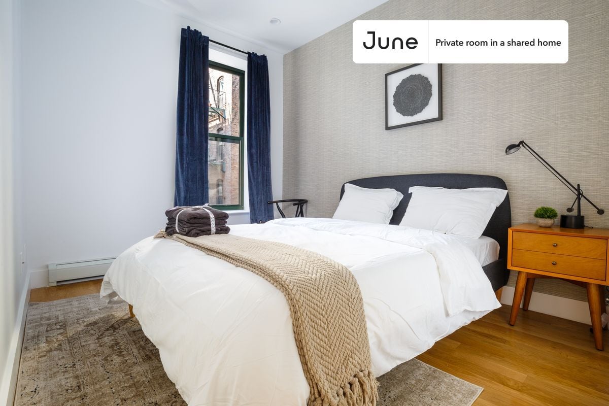 Private bedroom in 4 bed/1.5 bath Home - Private bedroom in 4 bed/1.5 bath Home