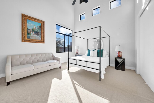 Building Photo - 2419 Charleston St