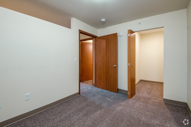 3 BR, 2 BA - 1,111SF