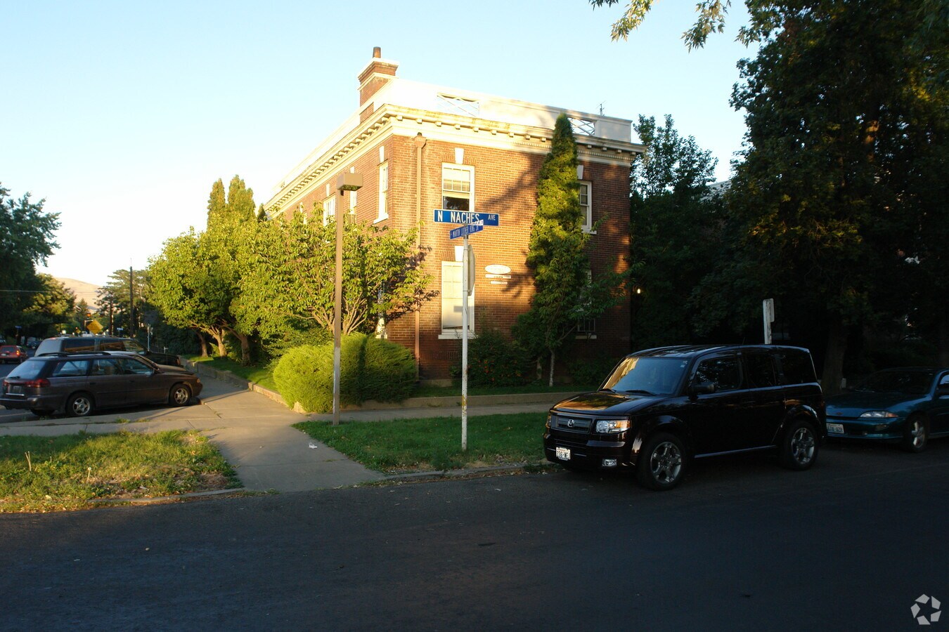 Naches Court Apartments - Naches Court Apartments