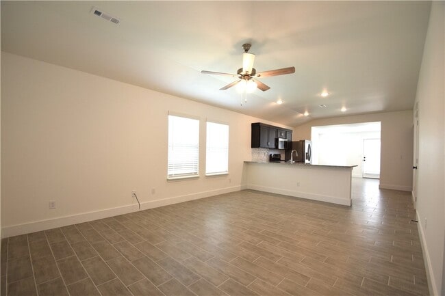 Photo - 2071 Bluestem Dr