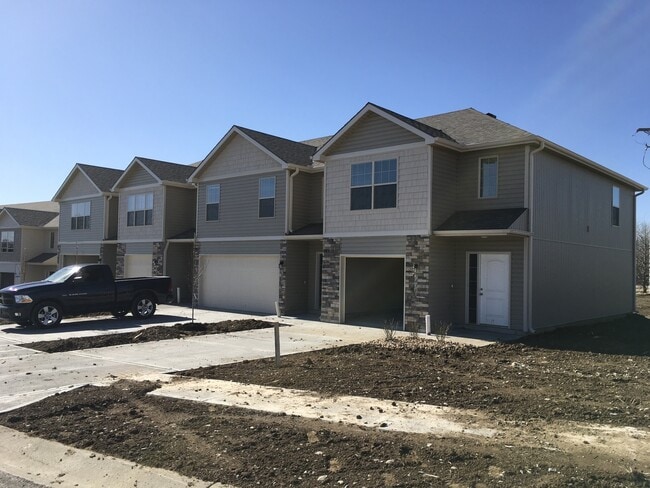 3 Bed Townhome in Grain Valley - 3 Bed Townhome in Grain Valley