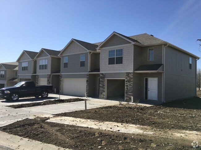 Building Photo - 3 Bed Townhome in Grain Valley