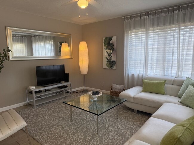 Photo - Charming Fully Furnished 2 Bedroom, 1 Bathroom Home in Sarasota Unit 2015