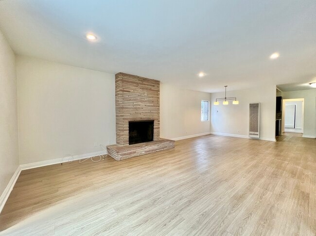 Photo - 1552 Berkeley St