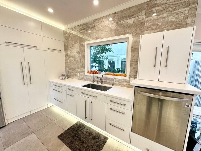 Photo - 2315 24th St