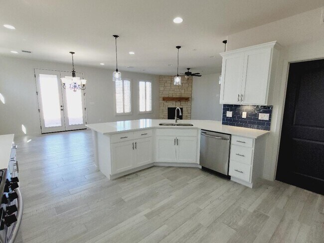 Photo - 7505 Hitching Post