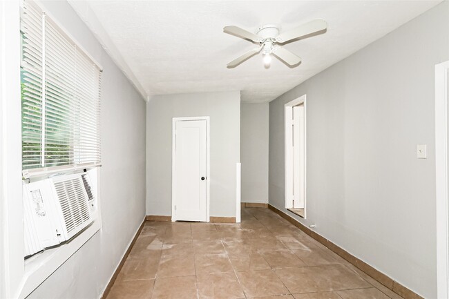 Photo - 4610 Schroeder St Unit 2