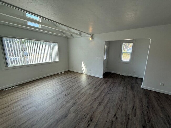 Photo - 2525 SE Thompson St