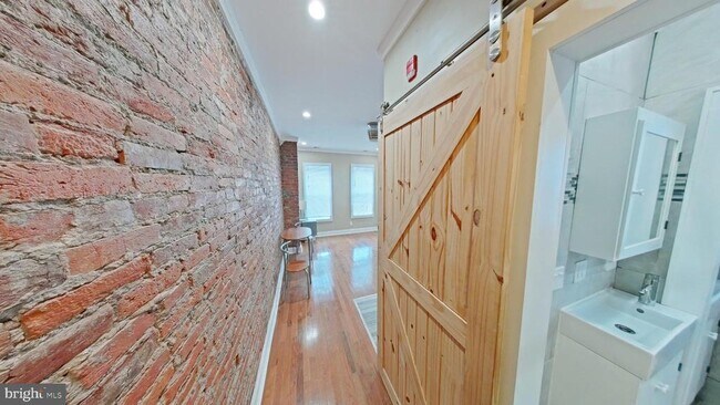 Photo - 122 N 53rd St