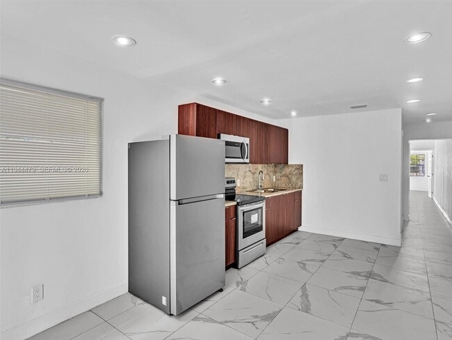 Photo - 5424 Pembroke Rd Unit A