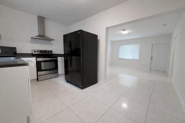 Photo - $2,450 1942 Funston Street #1-5