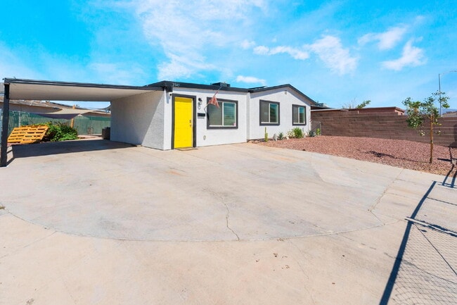 Photo - 2 Bedroom 1 bath Single Story Home on Large Lot with Solar and Water Purification