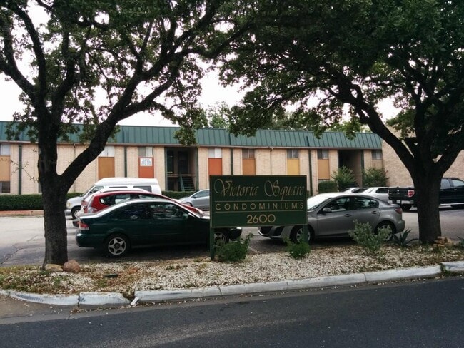 Building Photo - 2600 Penny Ln Unit 212