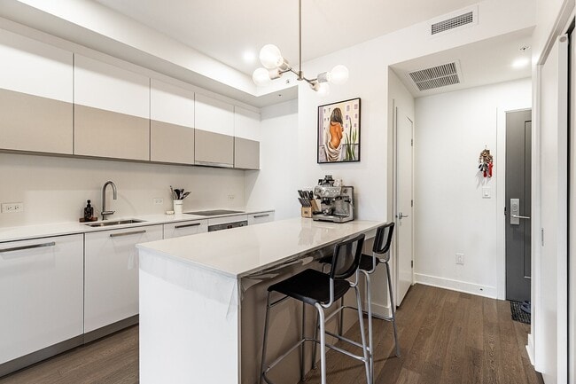 Photo - 628 Rue Saint-Jacques Unit 702