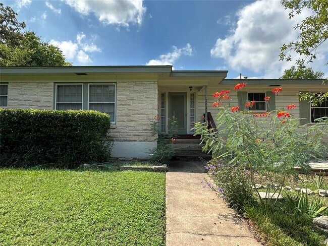 Photo - 2511 Bridle Path