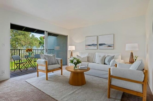 Building Photo - 1070 Miramonte Dr Unit 33