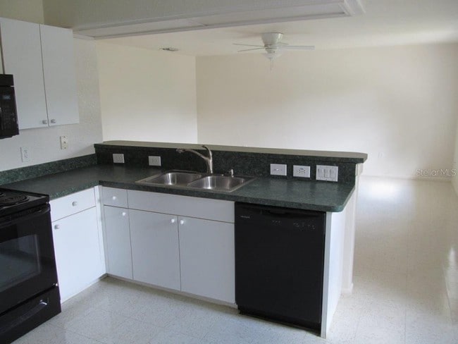 Building Photo - 1071 Nomad Rd Unit 1071 Rental