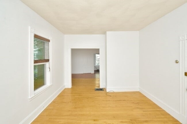 Photo - 22 1/2 Wesley Park Unit 1