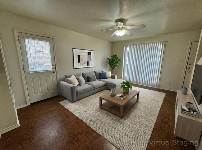 Photo - 4300 Alan Kent Dr Unidad # D