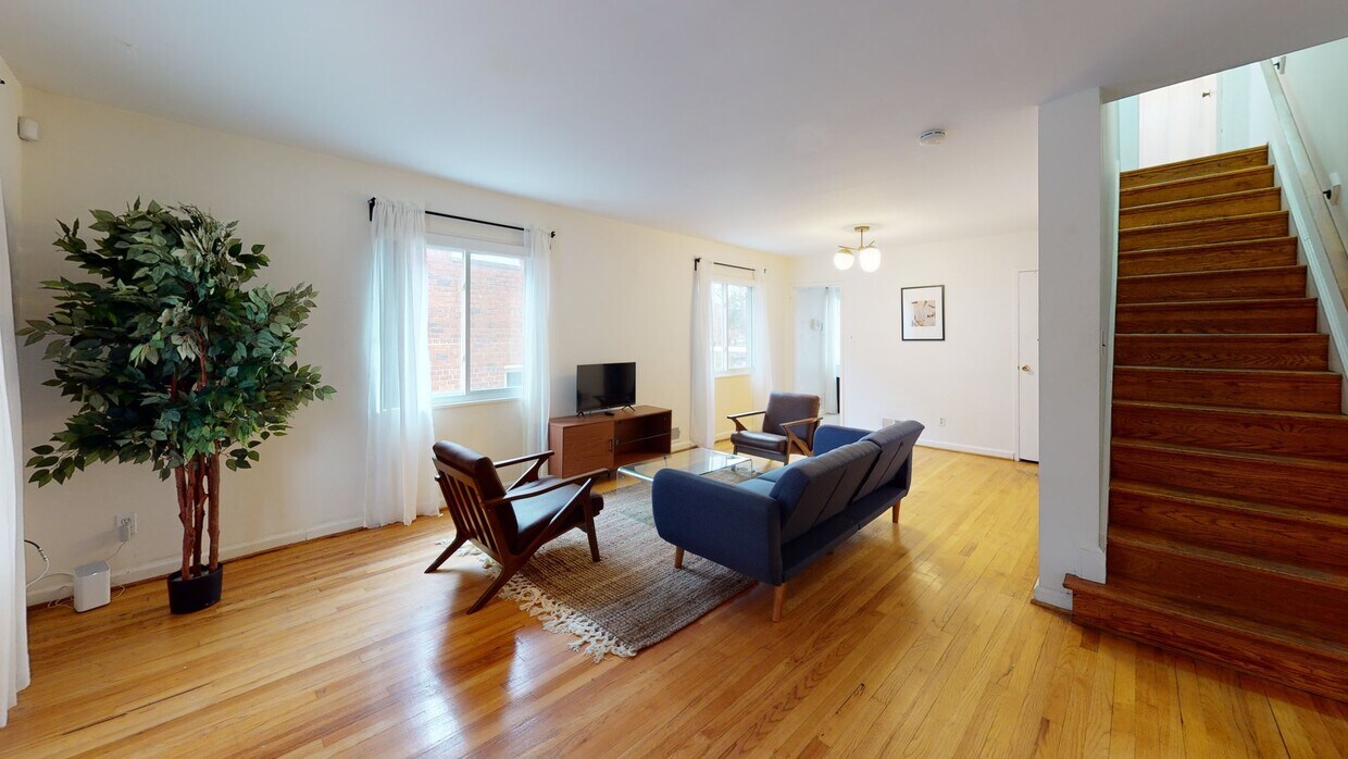 Photo - Private bedroom in 4 bed/2.5 bath Home