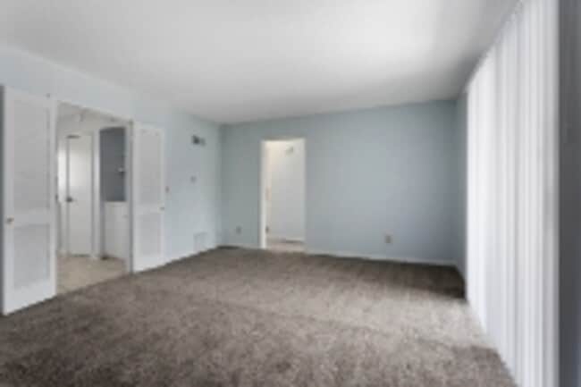 Photo - 8704 Wornall Rd