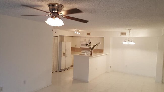 Building Photo - 4856 State Rd Unit 103