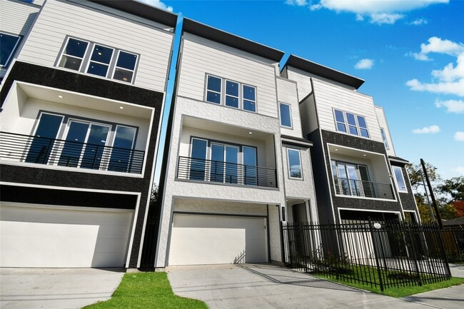 Photo - 3231 Tuam St