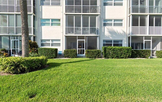 Photo - 20 Yacht Club Dr Unit 104