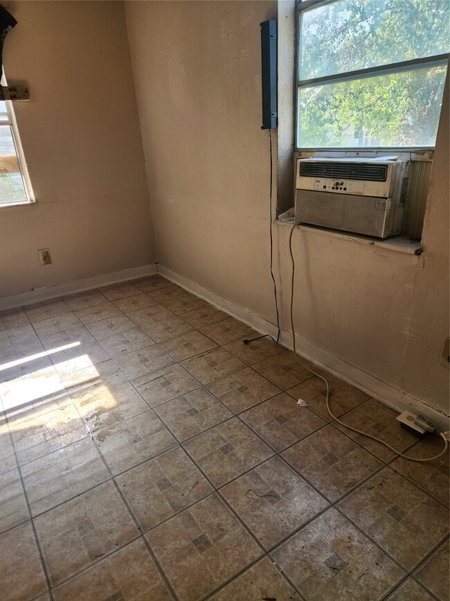 Photo - 6717 Avenue H