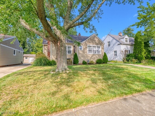 Photo - 570 Juneway Dr