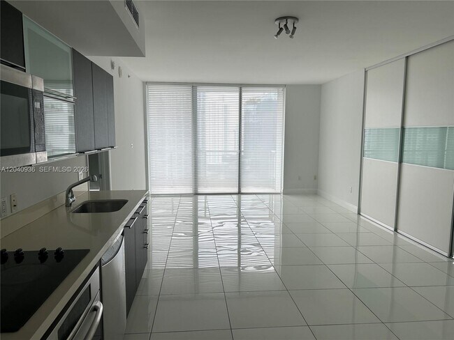 Photo - 90 SW 3rd St Unidad 3610