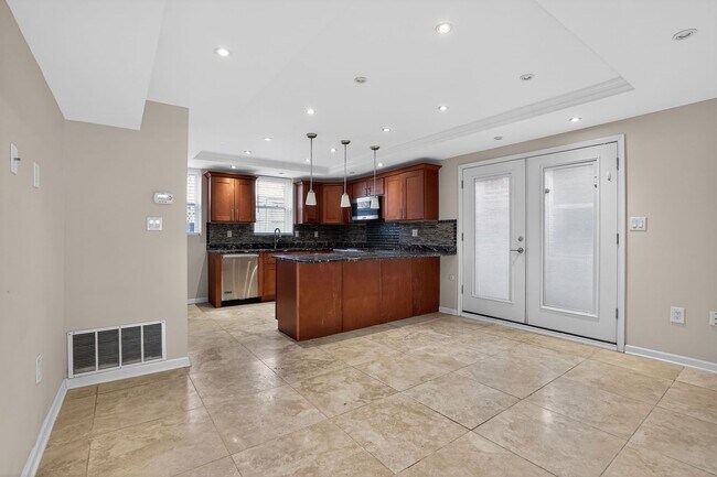 Photo - Spacious 1Bd/1Bth condo nestled in the heart of Old Town Alexandria! Pets Welcome!