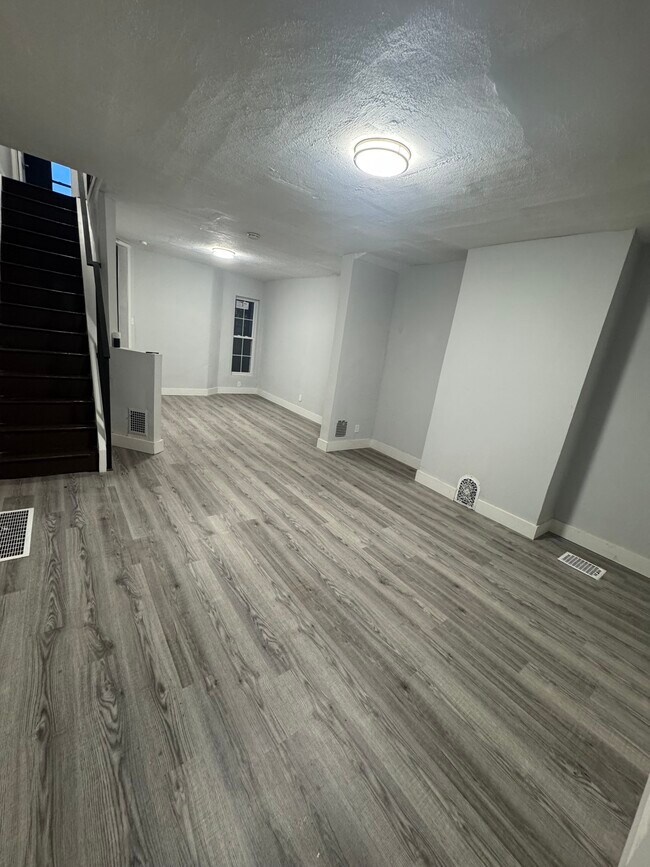 Photo - 5669 Matthews St