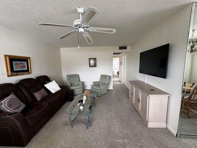 Photo - 536 Fanshaw M Unit 536