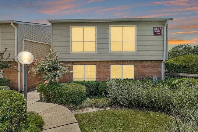 Building Photo - 5005 Georgi Ln Unit 38
