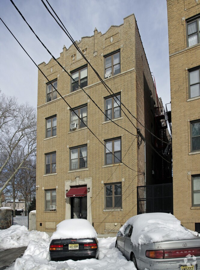 Photo - 198 Kensington Ave Apartments
