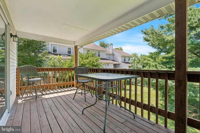 Photo - 266 Leedom Way